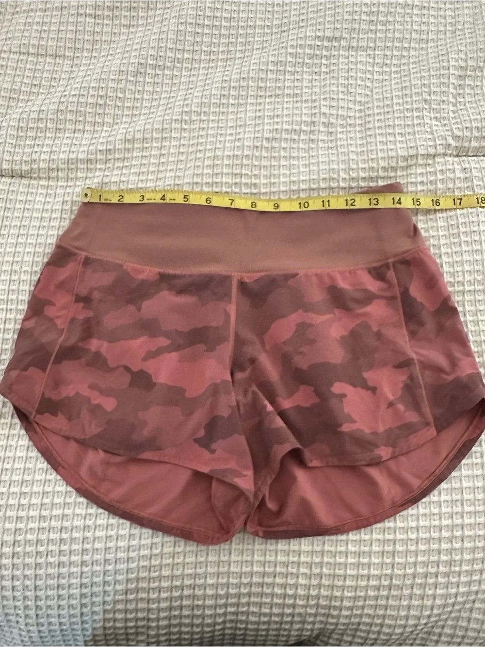 Lululemon Speed Up HR Short 2.5" - Heritage 365 Camo Brier Rose Multi - Size 6 - Picture 11 of 12
